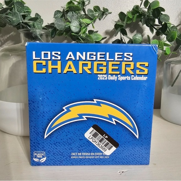 NFL Los Angeles Chargers 2025 Desk Calendar Brand New In Box - Picture 6 of 7
